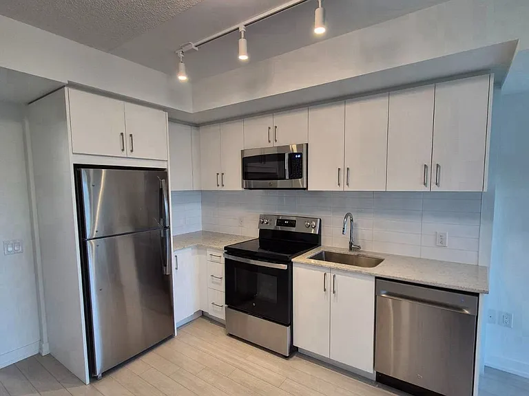 4010 Eglinton Ave W #1014 — Photo 1
