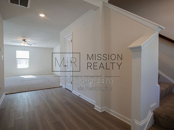 4th image of 2827 Meadowview Blvd