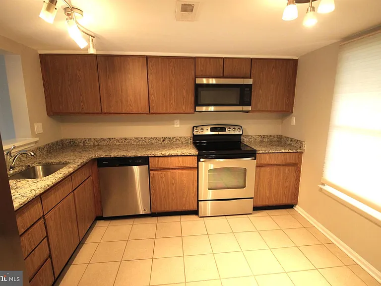 29 Van Horn Pl — Photo 6