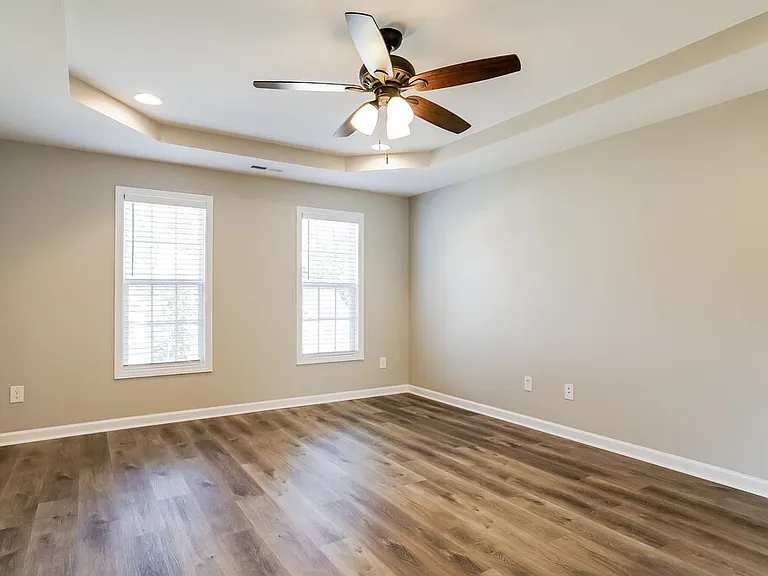332 Chamberlain Dr — Photo 11