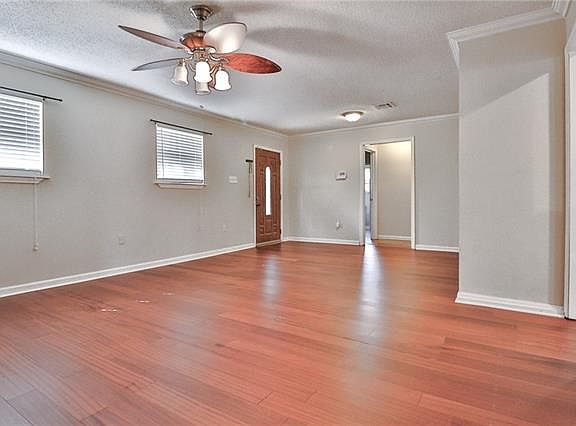 3rd image of 4643 Camelot Dr