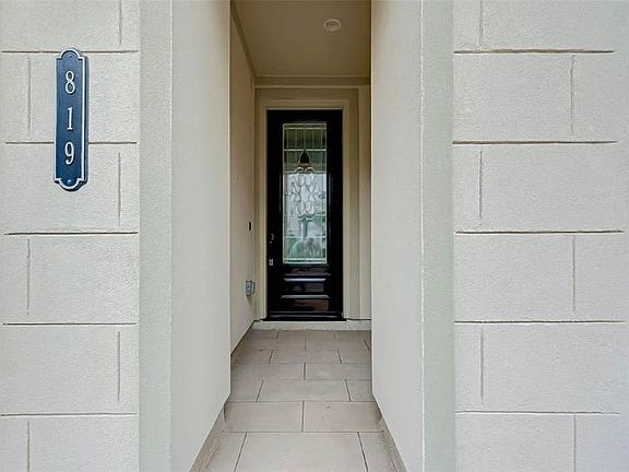 3rd image of 819 Dunleigh Meadows Ln