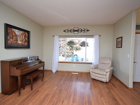 3rd image of 9203 NE 163rd Ave