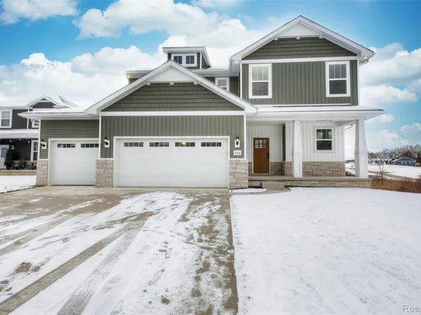 676 Round Rock Dr, Howell, MI 48843