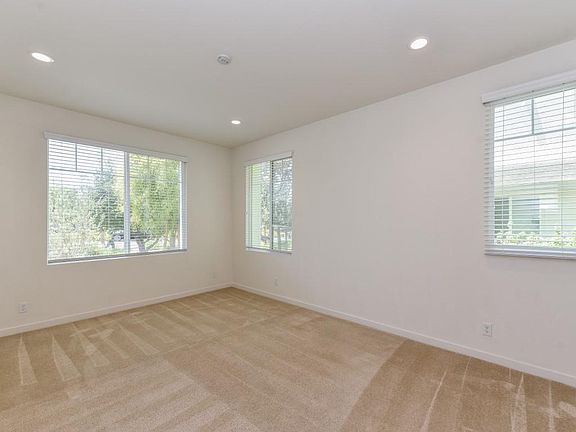 HUGE BEDROOM AT FIRST LEVEL WITH ENCLOSED BATHROOM.