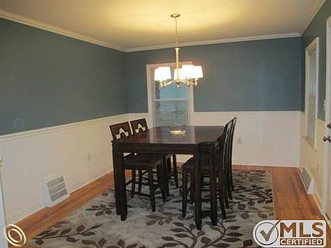 362 Riviera Ter 002.jpg