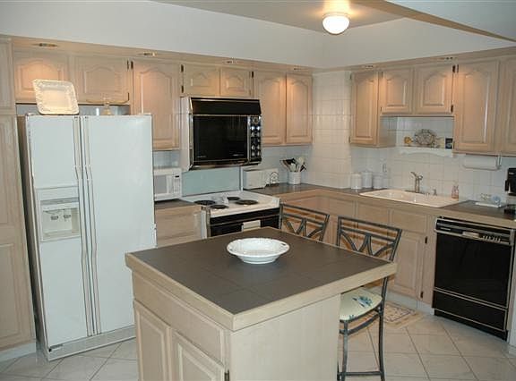 4th image of 465 W Dominion Dr Unit 807