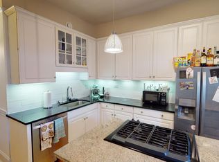 863 W Newport Ave APT 2F, Chicago, IL 60657