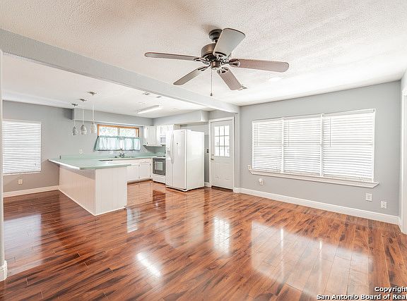 5th image of 261 Avenue D