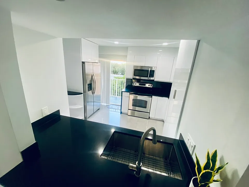199 SW 12th Ave