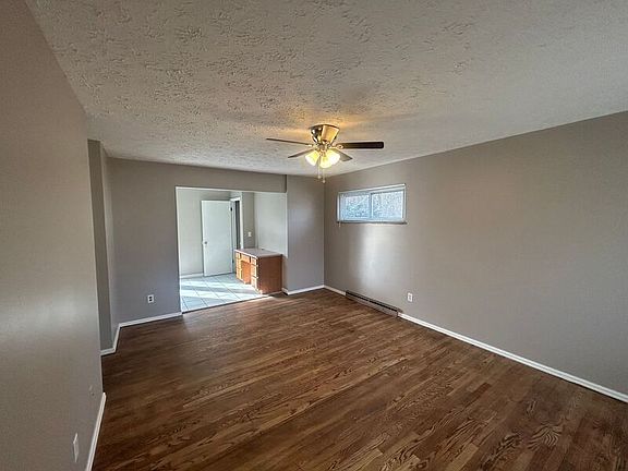 3rd image of 2801 Royal Glen Dr