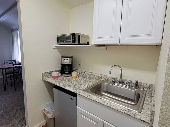 5th image of 7811 Filice Dr #B