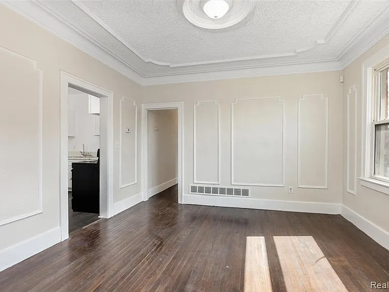 3217 Elmhurst St — Photo 5