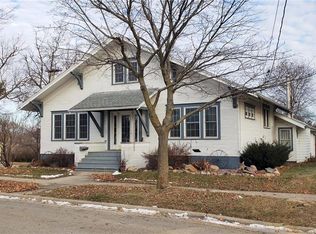 1402 B Ave, Vinton, IA 52349