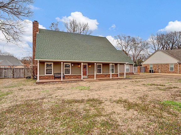 3rd image of 582 Brinsley Dr