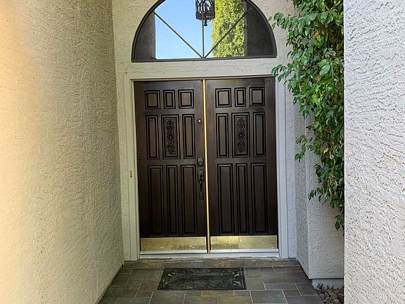 3rd image of 1420 W Sherri Dr