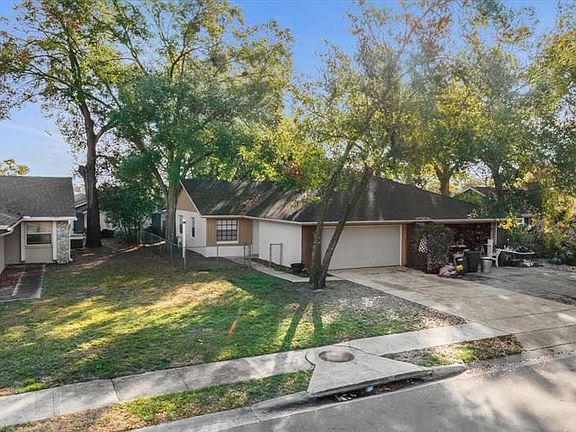 2nd image of 445 Lakeside Pl