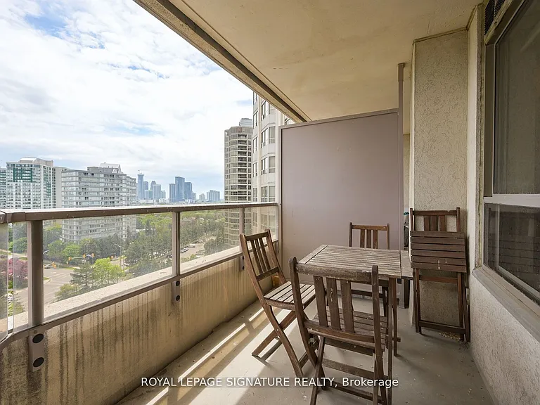 25 Kingsbridge Garden Cir #1126 — Photo 40