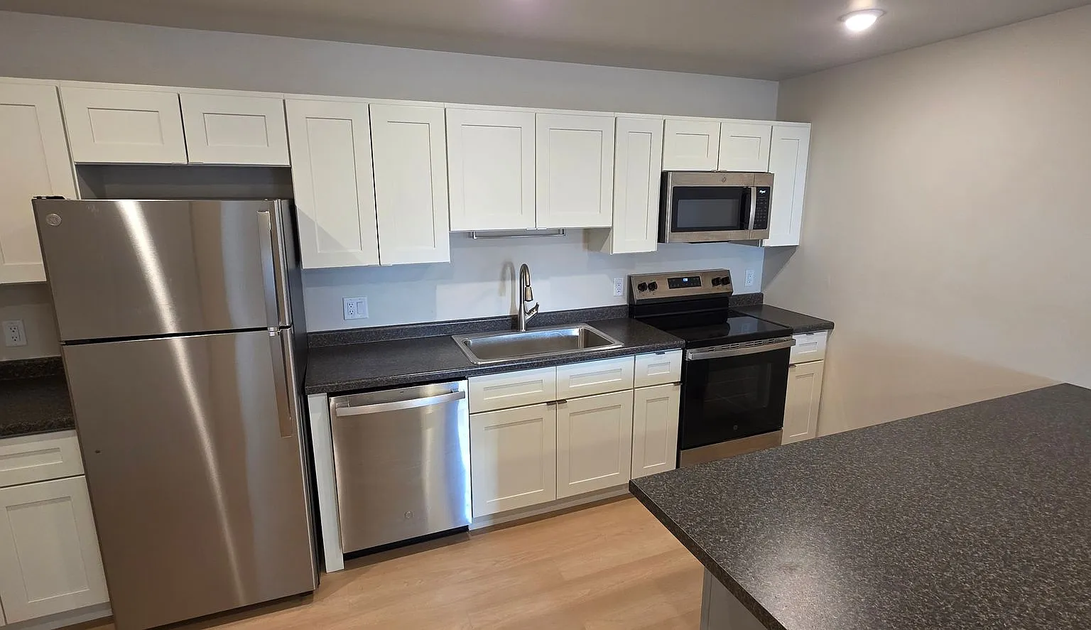 Commonwealth Flats — Photo 4