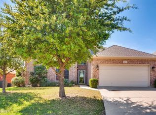 10137 Red Bluff Ln, Fort Worth, TX 76177