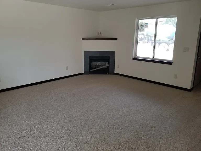 W206N16097 Stonebrook Dr — Photo 5