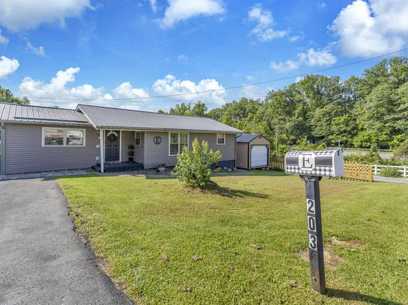 203 Thomas Dr, Oak Hill, WV 25901