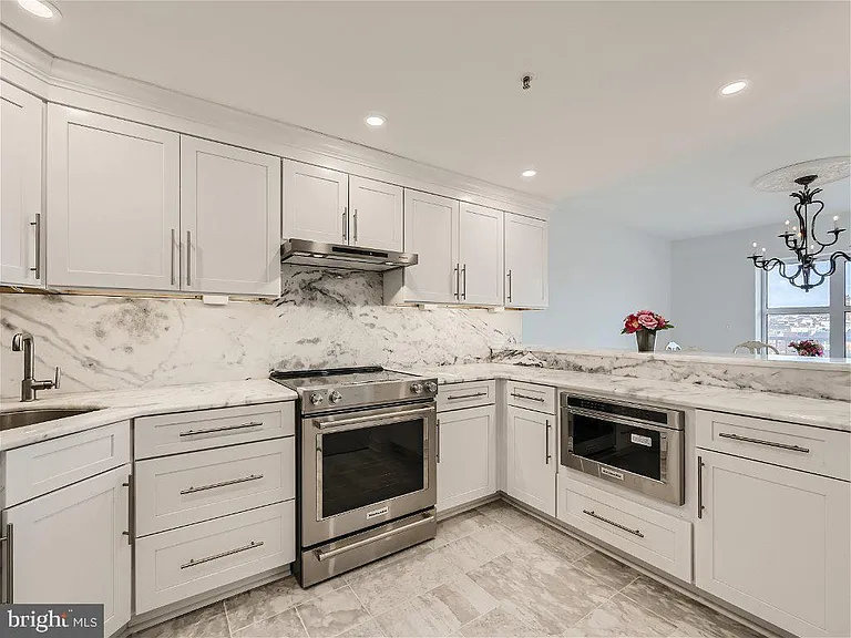 250 President St #211 — Photo 34