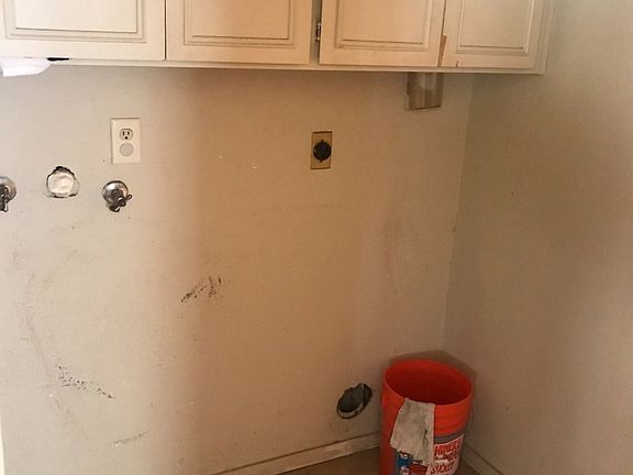4th image of 2940 Milroy Ct