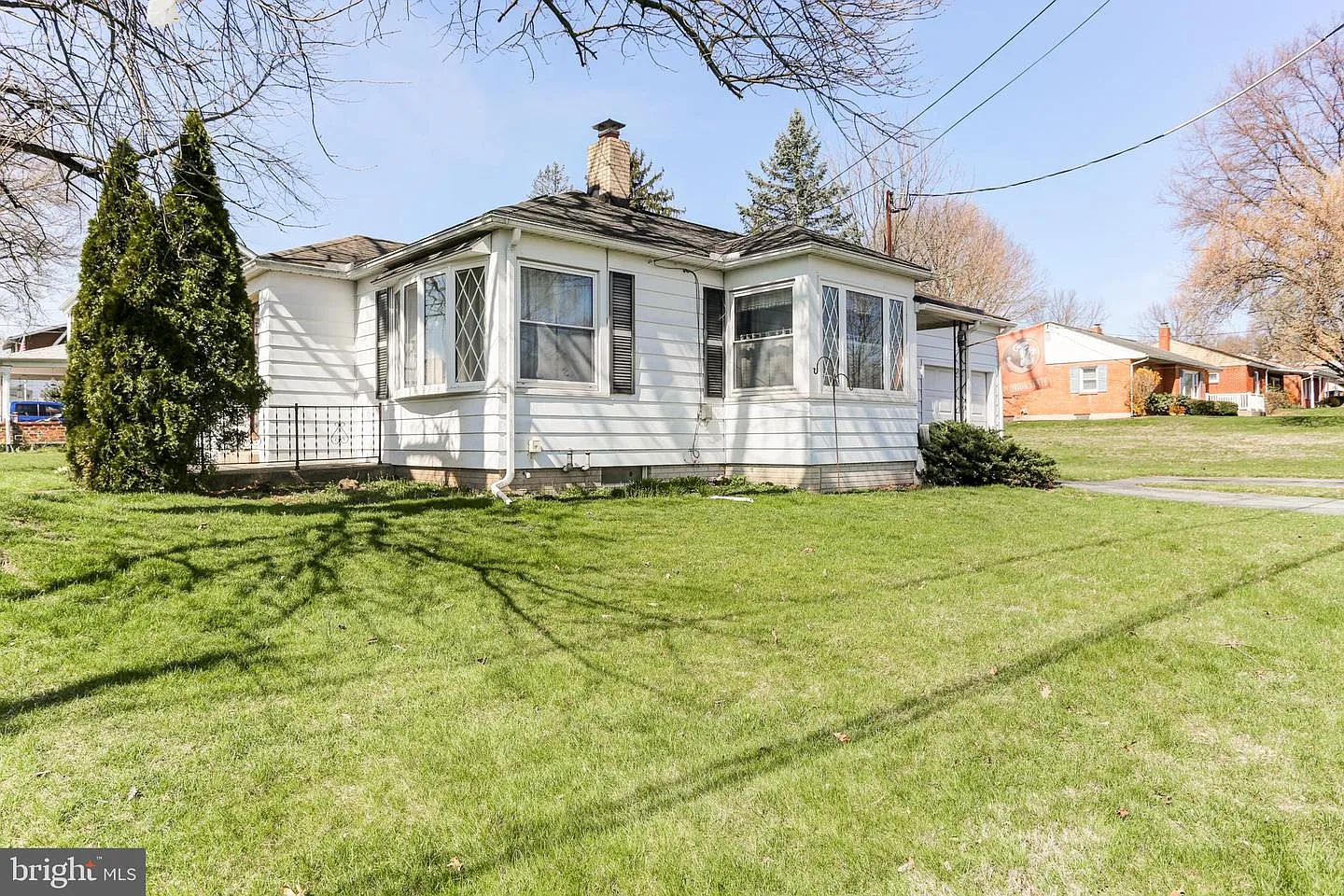 299 E Willow St photo 1