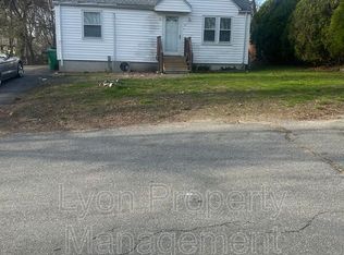 197 Bingham St, Warwick, RI 02886