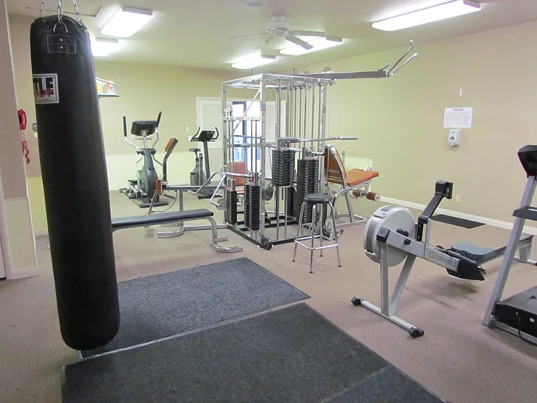 140 Willow Lake Dr — Photo 32