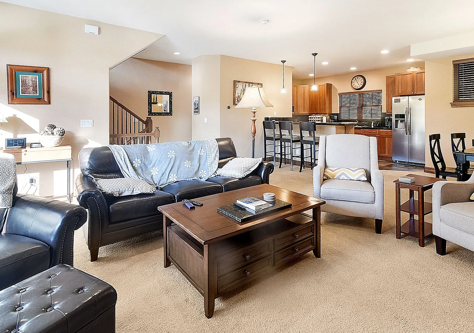 Beautiful townhome, ski shuttle, views, utilities included, pets negotiable, winter lease! Take a... — Photo 4