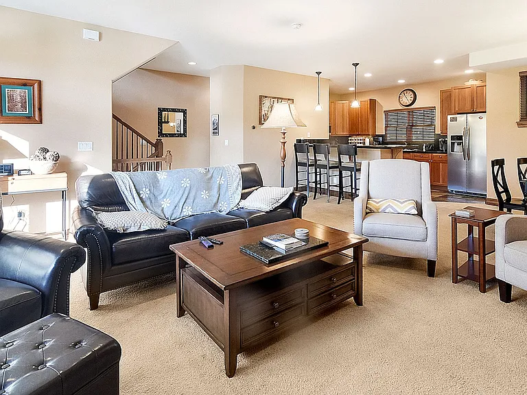 44 Linden Ln — Photo 4