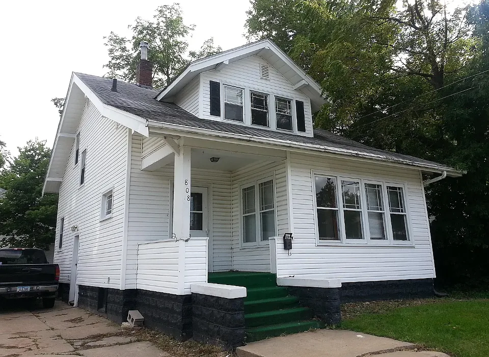 808 W Seerley Blvd