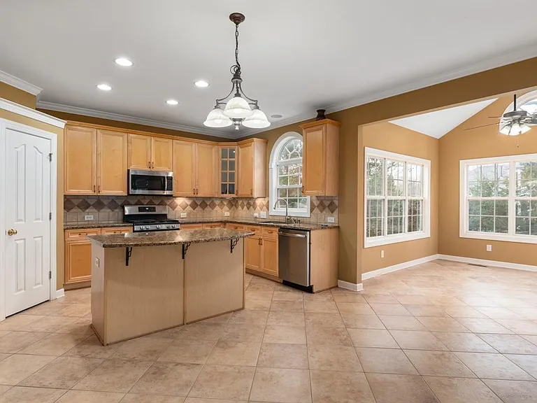 11415 Fountaingrove Dr — Photo 12