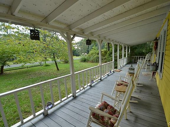 3rd image of 1407 Village Point Road SW