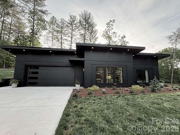 2nd image of 444 Starnes Circle Dr