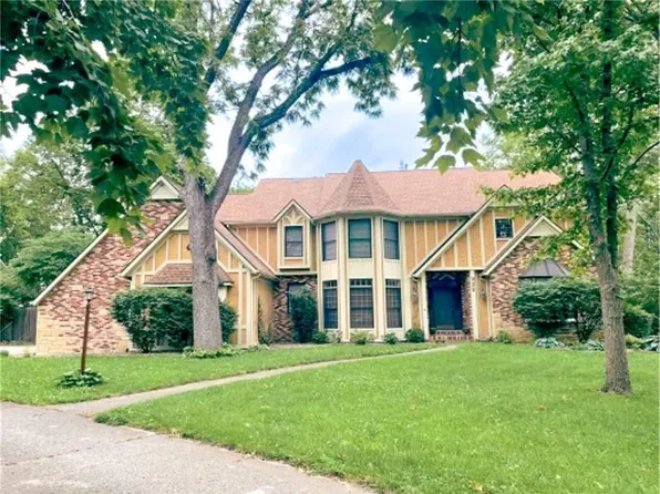 925 S Walnut St, Maryville, MO 64468