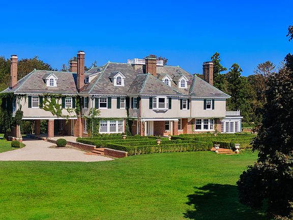 2nd image of 94 Quogue St