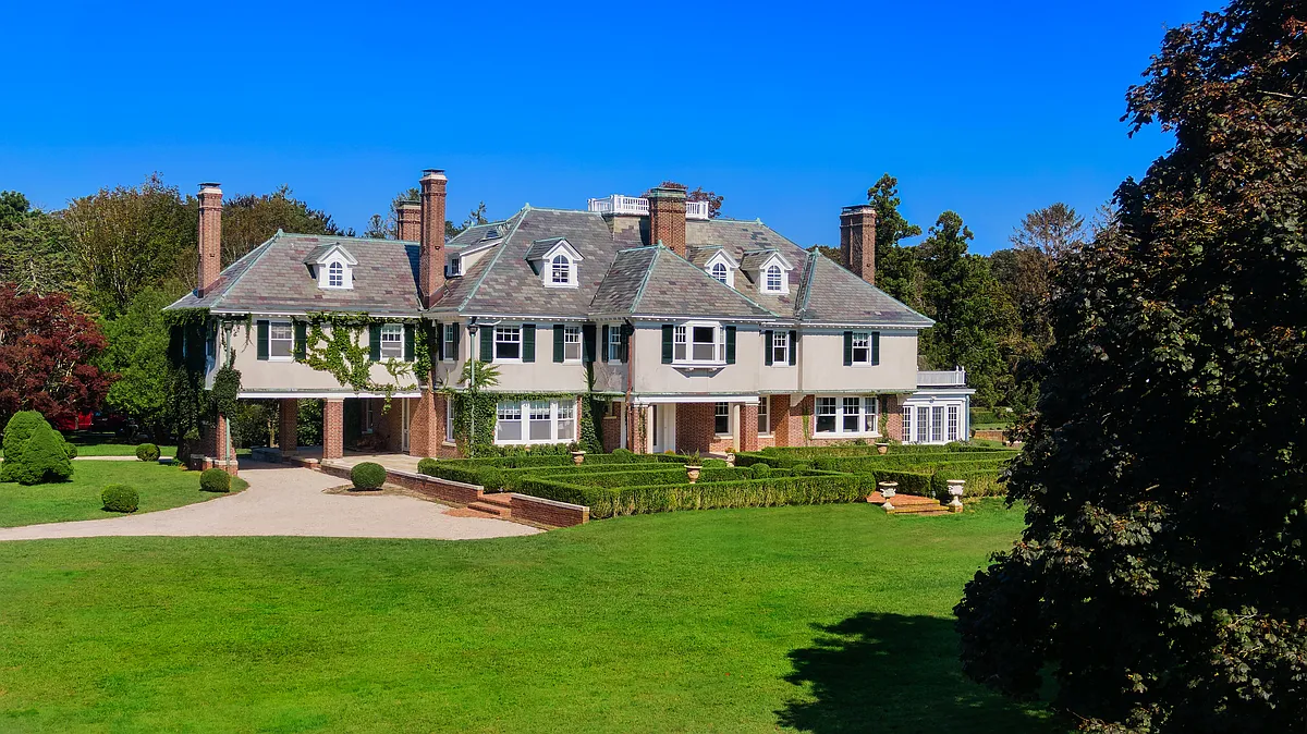 Building Photo - 94 Quogue St