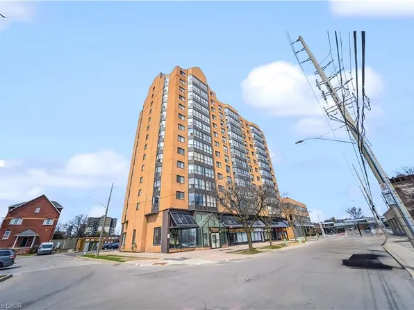 25 Agnes St #903, Mississauga, ON L5B 3X7