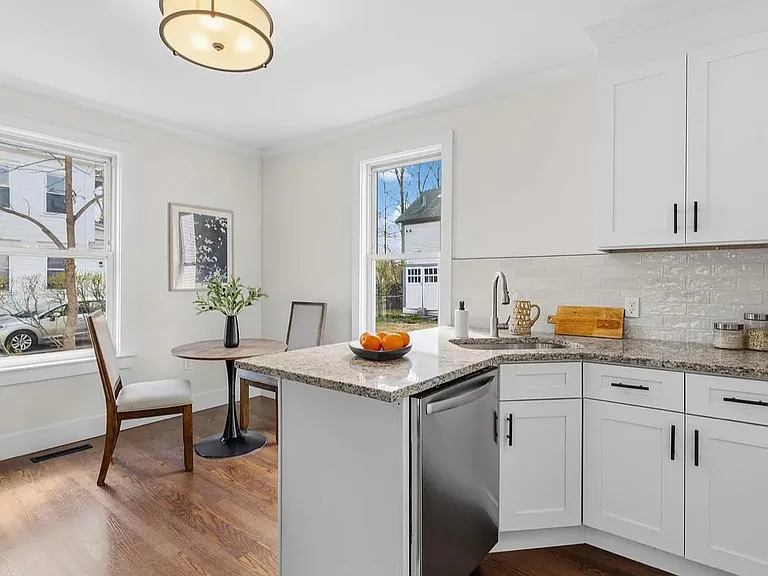 5 Niles St #5 — Photo 3