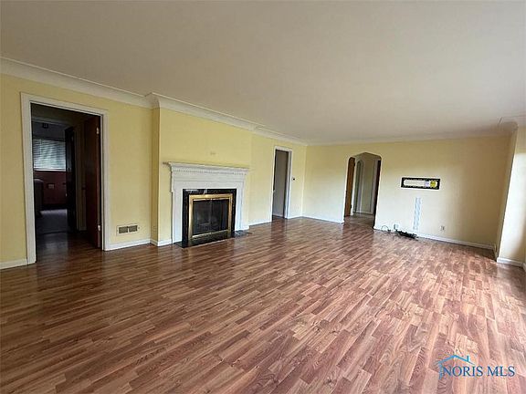 4th image of 3464 Kenwood Blvd