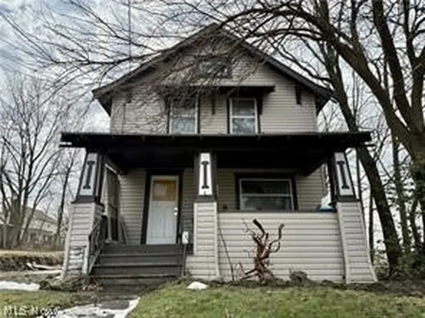 22 Brighton Dr, Akron, OH 44301