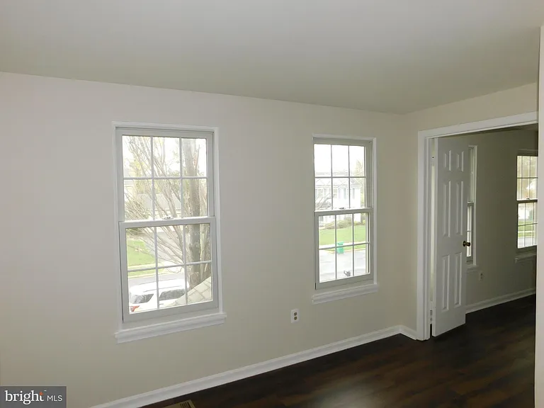 916 Pointer Ridge Dr — Photo 17