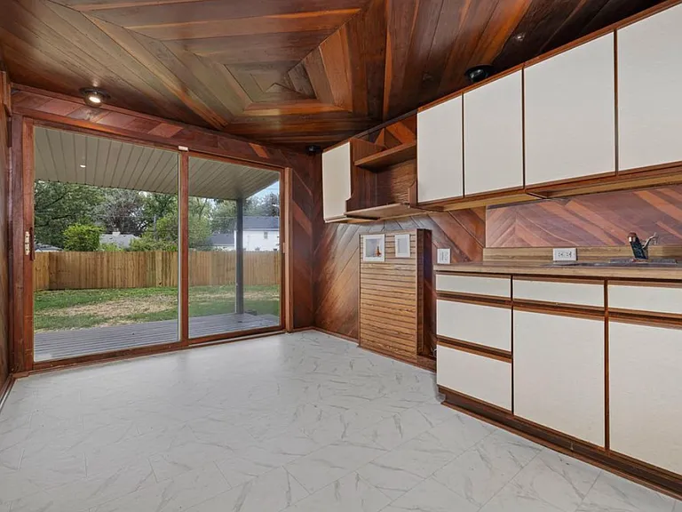 4818 W Jefferson Blvd — Photo 13