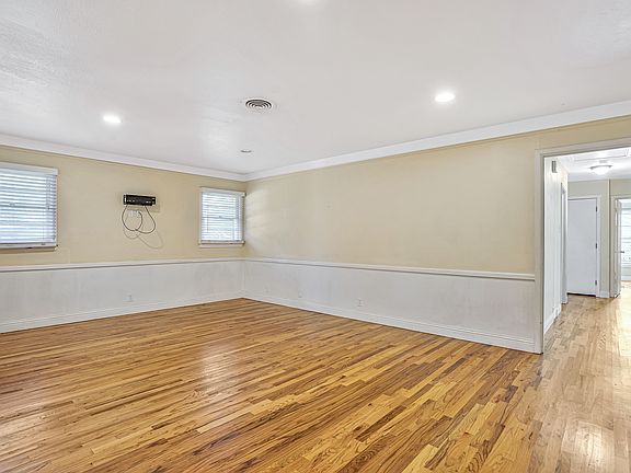 4th image of 3713 Norton Dr
