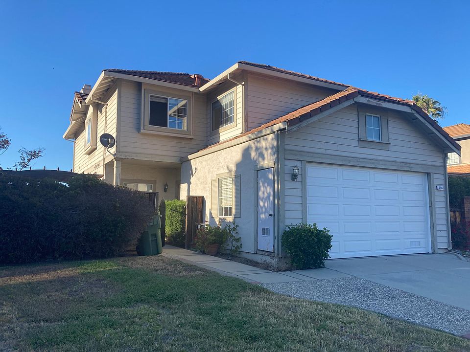 1st image of 1216 Mountain Quail Cir