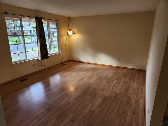 2nd image of 3560 NE Canterbury Cir