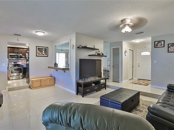 4th image of 4211 Parkway Blvd